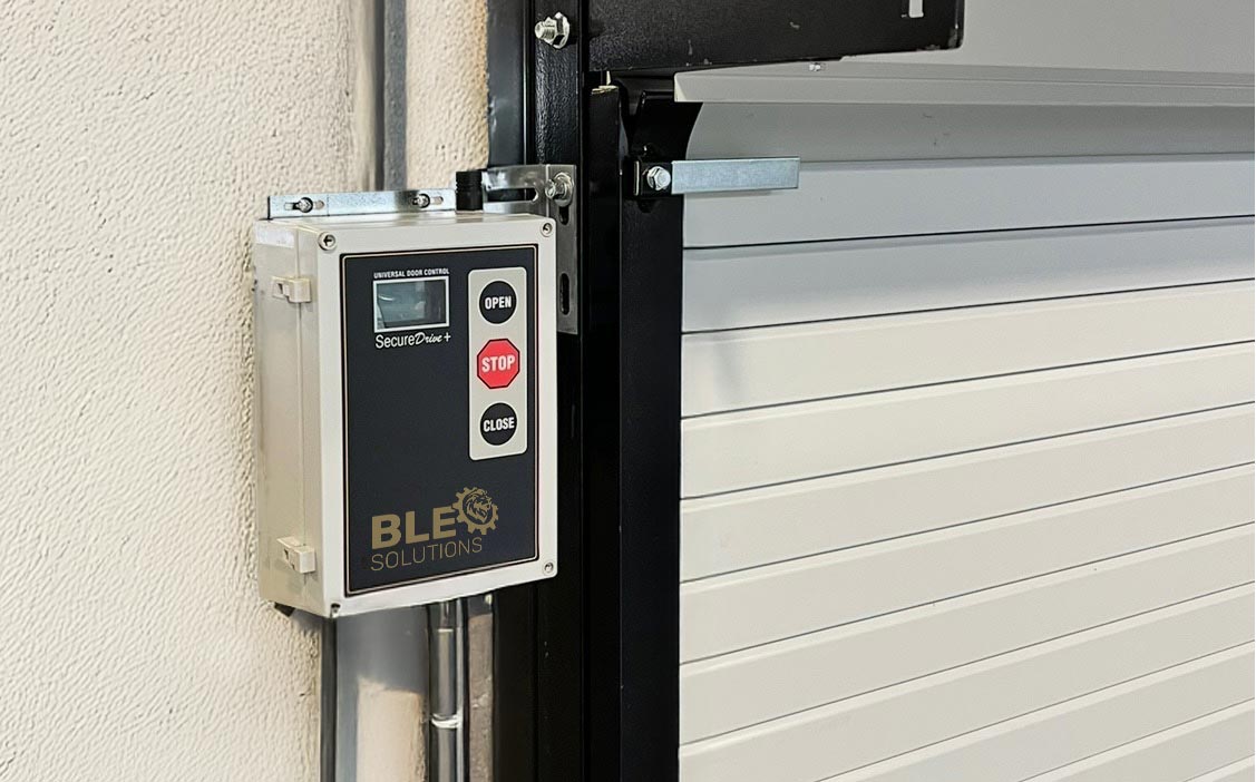 BLE_SecureDrivePLUS_RS-Door_Concrete-Wall_2-WEB BLE_SecureDrivePLUS_RS-Door_Concrete-Wall_2-WEB